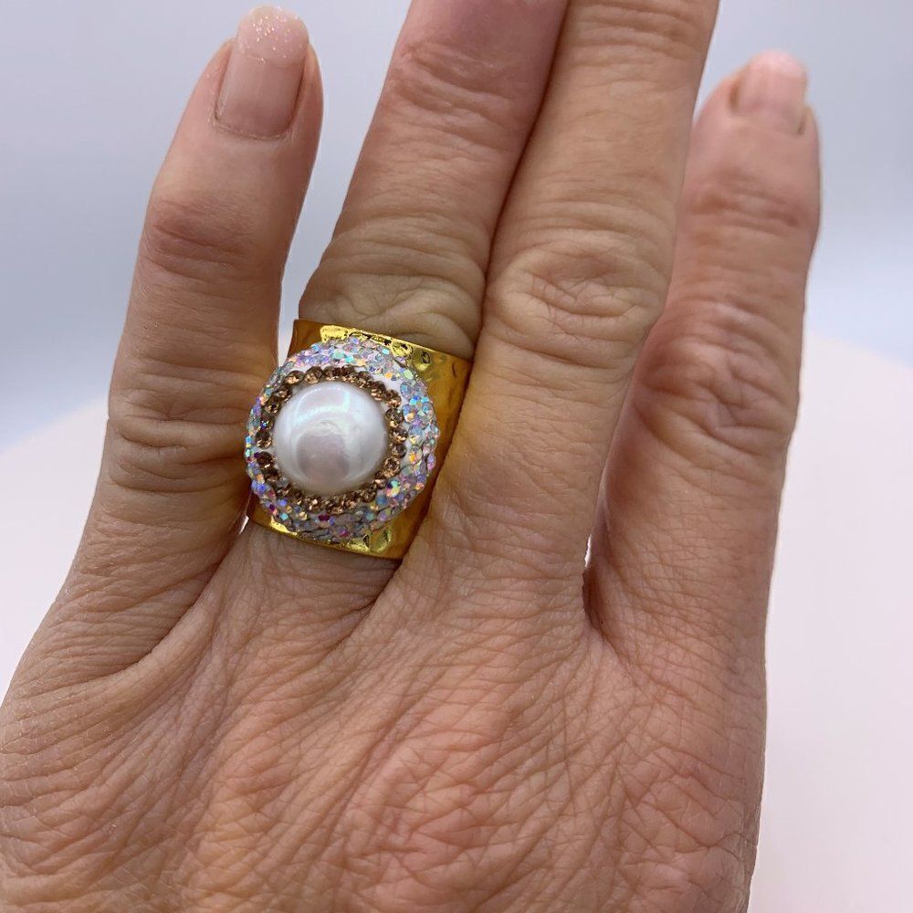 Ring, NWOT, real pearl, gold, crystals, adjustable size, statement,